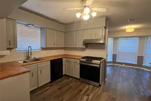 124 Tamarisk Trail, Lake Jackson, TX 77566 - Photo 5