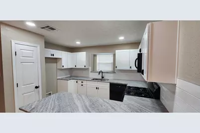 128 Lasso Street, Angleton, TX 77515 - Photo 13