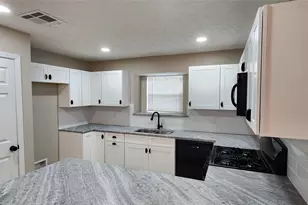 128 Lasso St, Angleton, TX 77515 - Photo 13