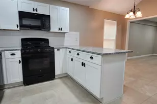 128 Lasso St, Angleton, TX 77515 - Photo 11
