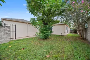 11906 N Fairhollow Ln, Houston, TX 77043 - Photo 17