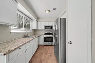 11906 N Fairhollow Ln, Houston, TX 77043 - Photo 7