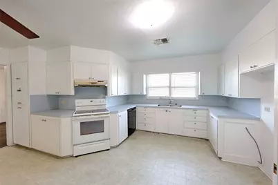 122 Ave E, Shiner, TX 77984 - Photo 5