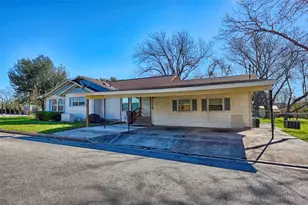 122 Avenue E, Shiner, TX 77984 - Photo 3