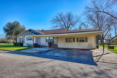 122 Ave E, Shiner, TX 77984 - Photo 3