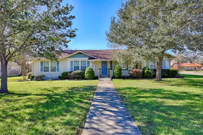 122 Ave E, Shiner, TX 77984 - Photo 1