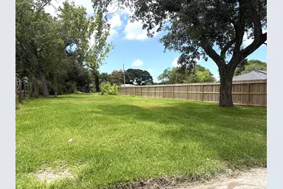 2930 3rd Avenue N, Texas City, TX 77590 - Photo 1