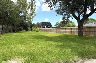 2930 3rd Ave N, Texas City, TX 77590 - Photo 1