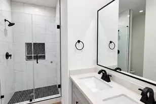1076 Dewalt St, Houston, TX 77088 - Photo 7