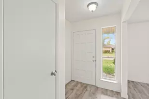 12831 Newberry St, Sugar Land, TX 77478 - Photo 5