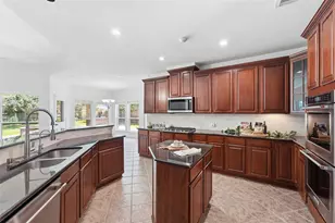 58 N Scribewood Cir, The Woodlands, TX 77382 - Photo 9