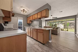 16643 Seawolf Dr, Houston, TX 77062 - Photo 9