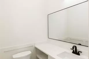 1122 E 27th St, Houston, TX 77009 - Photo 5