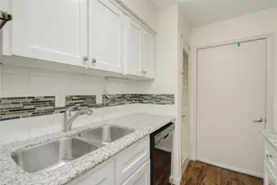 1433 Cedar Post Ln, Houston, TX 77055 - Photo 15