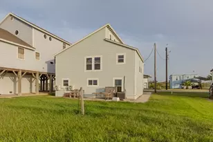 207 Beach Front Dr, Matagorda, TX 77457 - Photo 5