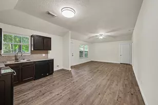 10807 Royal Tricia Dr, Conroe, TX 77303 - Photo 9