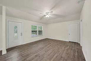 10807 Royal Tricia Dr, Conroe, TX 77303 - Photo 7