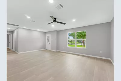 5039 Briscoe Street, Houston, TX 77033 - Photo 5