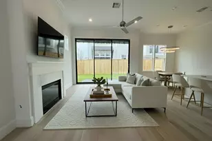 2704 Maxroy Dr, Houston, TX 77007 - Photo 5