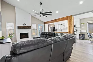 467 Reseda Dr, Houston, TX 77598 - Photo 5