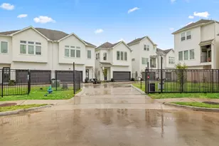 726 Carriage Knls Dr, Houston, TX 77008 - Photo 37