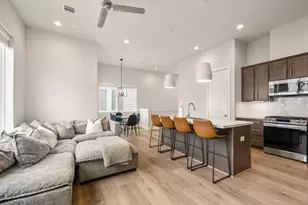 726 Carriage Knls Dr, Houston, TX 77008 - Photo 7