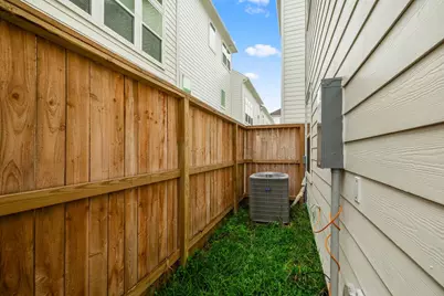 726 Carriage Knolls Drive, Houston, TX 77008 - Photo 35