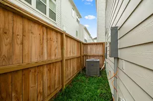 726 Carriage Knls Dr, Houston, TX 77008 - Photo 35