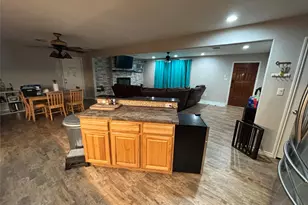 708 W Ave A, Lampasas, TX 76550 - Photo 3