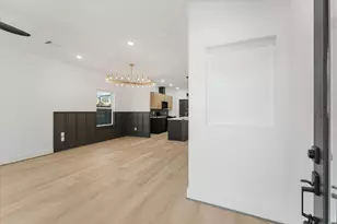 1025 Calvin Ave, Houston, TX 77088 - Photo 5