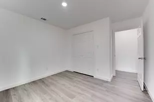 8126 Sterlingshire St, Houston, TX 77078 - Photo 9