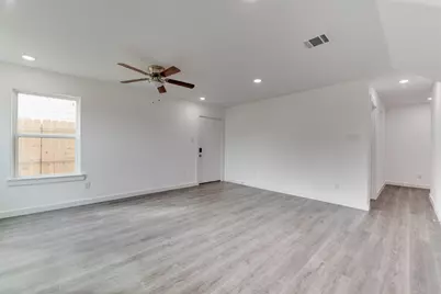 8126 Sterlingshire Street #B, Houston, TX 77078 - Photo 5