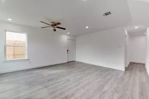 8126 Sterlingshire St, Houston, TX 77078 - Photo 5