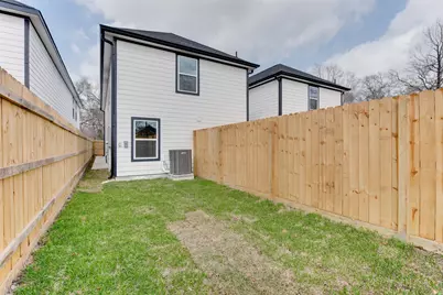 8126 Sterlingshire Street #B, Houston, TX 77078 - Photo 19