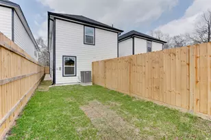 8126 Sterlingshire St, Houston, TX 77078 - Photo 19