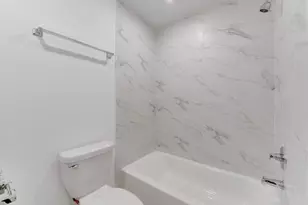 8126 Sterlingshire St, Houston, TX 77078 - Photo 11