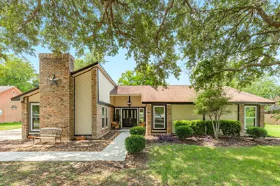 54 Royal Oak Circle, Lake Jackson, TX 77566 - Photo 1