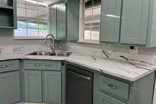 1806 N Ave S, Freeport, TX 77541 - Photo 3
