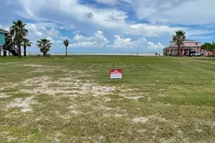 1125 N Ocean Dr, Port Lavaca, TX 77979 - Photo 1