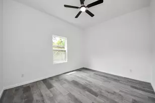 605 E Murrill Ave, Baytown, TX 77520 - Photo 11