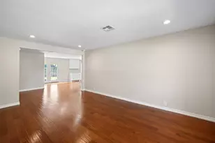 5203 Chantilly Ln, Houston, TX 77092 - Photo 11
