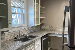 939 1/2 Byrne St, Houston, TX 77009 - Photo 9