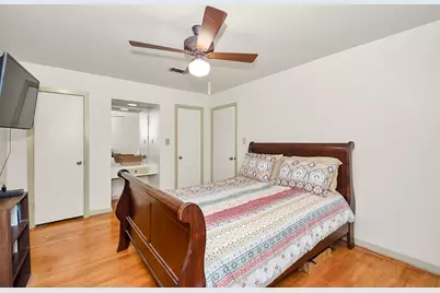 4923 Saxon Drive, Houston, TX 77092 - Photo 17