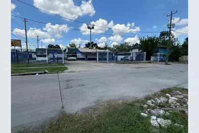 5621 Harrisburg Boulevard, Houston, TX 77011 - Photo 9