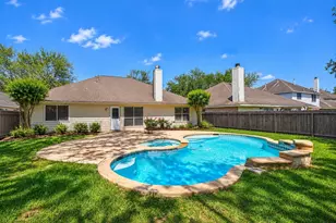 827 N Wellsford Dr, Pearland, TX 77584 - Photo 3