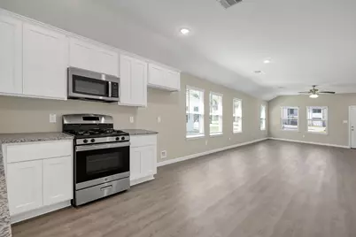811 Jefferson Avenue, Cleveland, TX 77327 - Photo 11