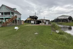 947 S Selwyn Rd, Crystal Beach, TX 77650 - Photo 1