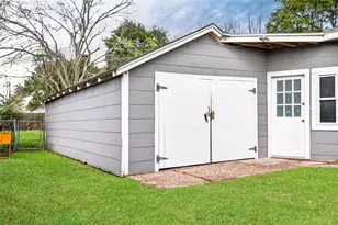 117 Pecan Dr, Baytown, TX 77520 - Photo 17