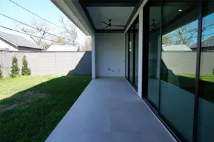 6606 Sivley St, Houston, TX 77055 - Photo 37