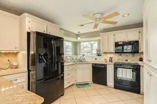 304 Arrow Wood St, Lake Jackson, TX 77566 - Photo 17